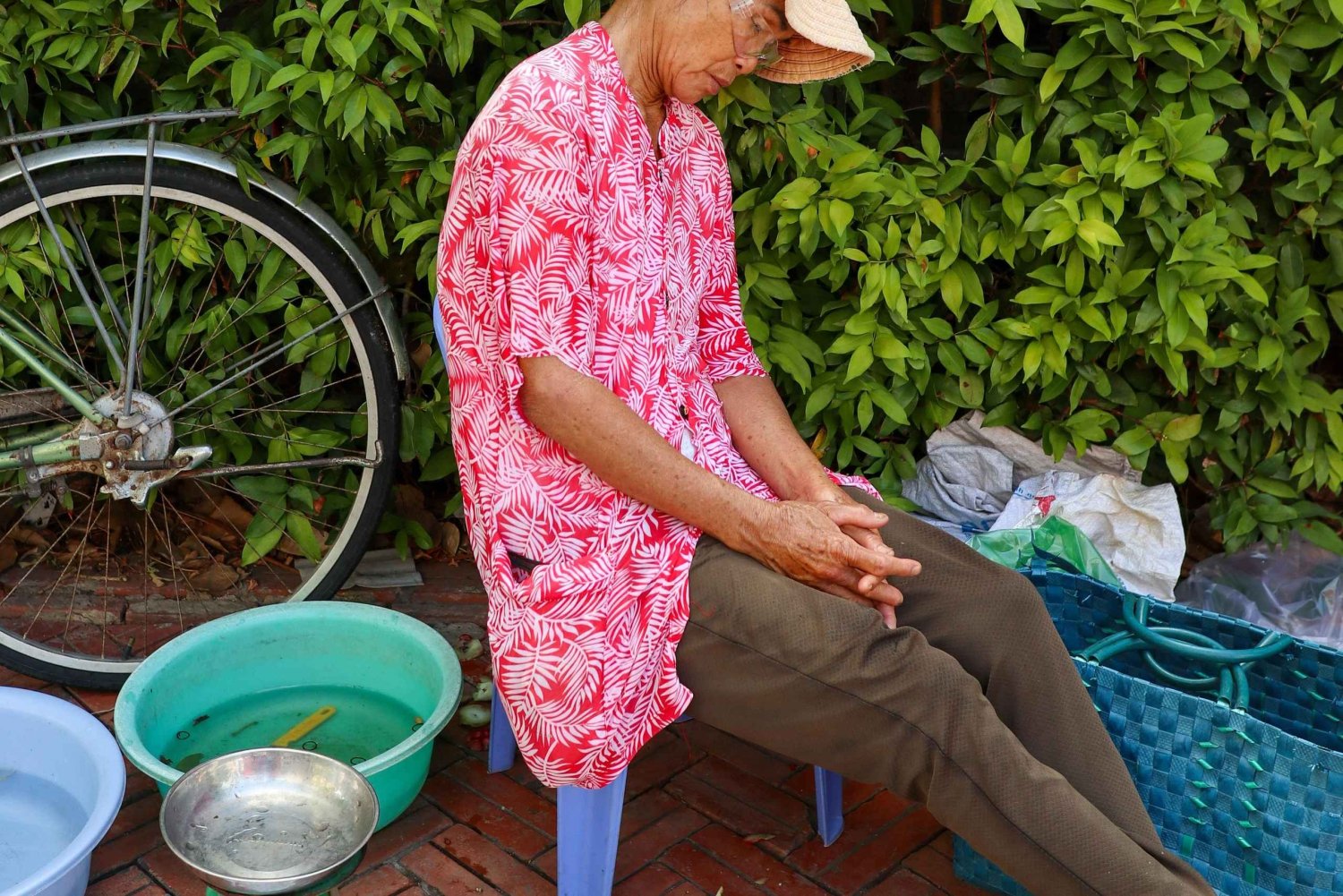 Enjoy Hanoi with a Street Photographer