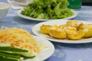 Evening Walking Food Tour: Food tasting and boat trip