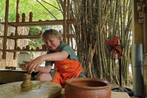 Aldeia de Thanh Ha: Oficina de cerâmica com os habitantes locais