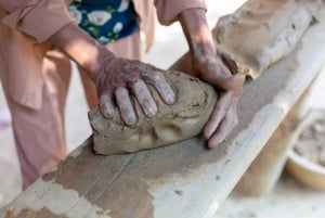 Vive la experiencia de hacer cerámica con un artesano local en una casa local