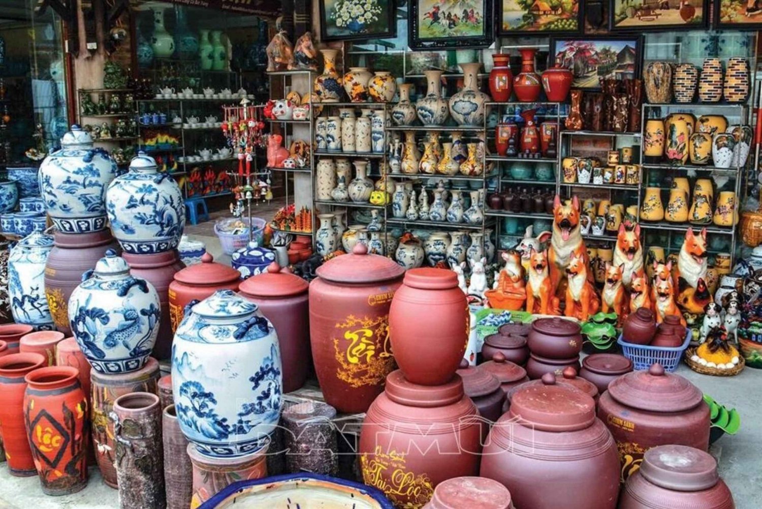 Erlebe das Töpferhandwerk im Bat Trang Pottery Village.