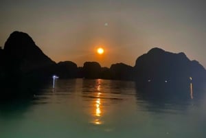 Opplev kajakkpadling i solnedgang og selvlysende plankton om natten