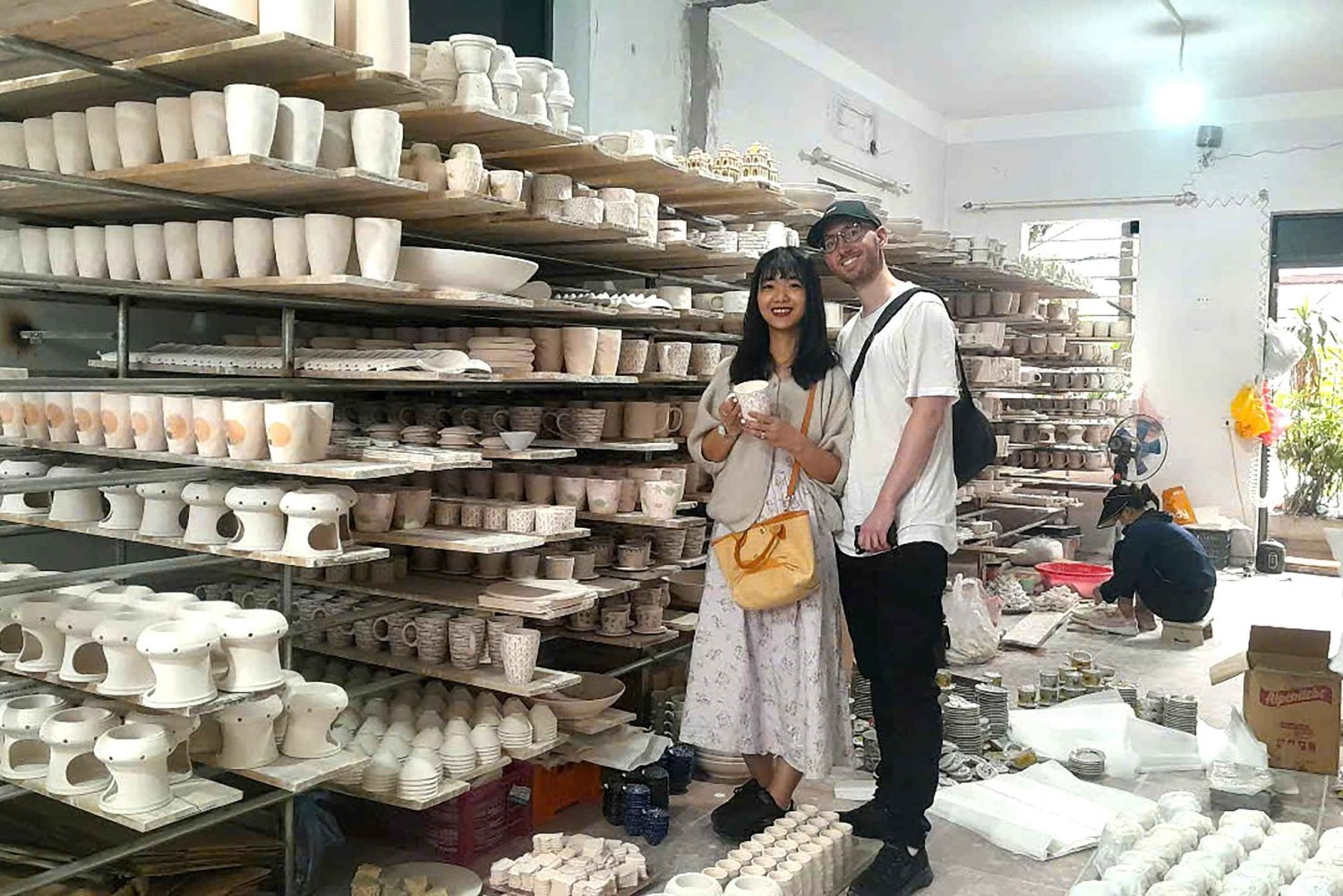 Esplora il villaggio di Bat trang e le fabbriche di ceramica / guida locale