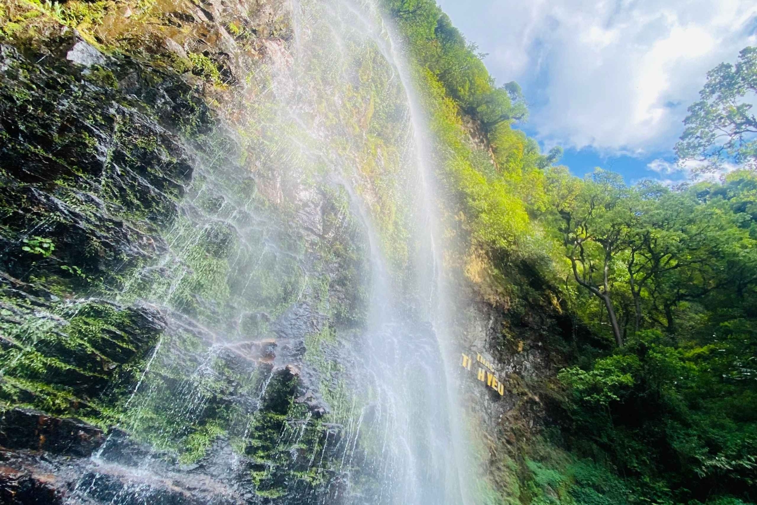 Explora las maravillas naturales de Sa Pa en coche: tour de medio día