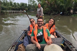 Passeio de barco pelo mercado flutuante todos os dias