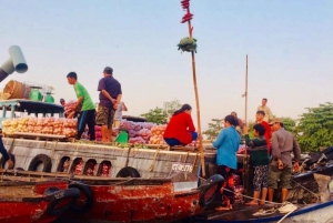 floating market boat trip everyday