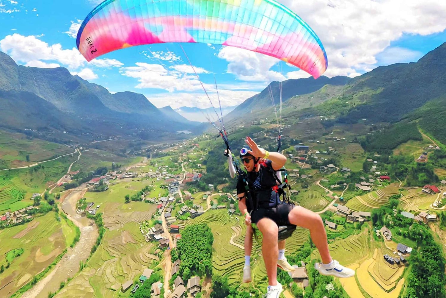 Fly Sapa: Höchster Gleitschirmflug mit Abholung und Rücktransport