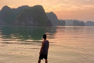 キャットバ発：日没とともに生物発光プランクトンカヤックツアー