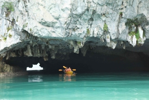 Cruzeiro de dia inteiro em Cat Ba: caiaque, natação, mergulho com snorkel