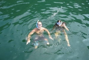 Cruzeiro de dia inteiro em Cat Ba: caiaque, natação, mergulho com snorkel