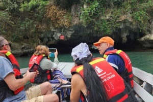 From Cat Ba: Lan Ha Bay Day Cruise with Kayaking and Lunch