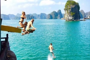 Z Cat Ba: Całodniowy rejs kajakiem po zatoce Lan Ha i nurkowanie z rurką