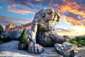 From Da Nang: Ba Na Hills Golden Bridge + Relaxing Massage