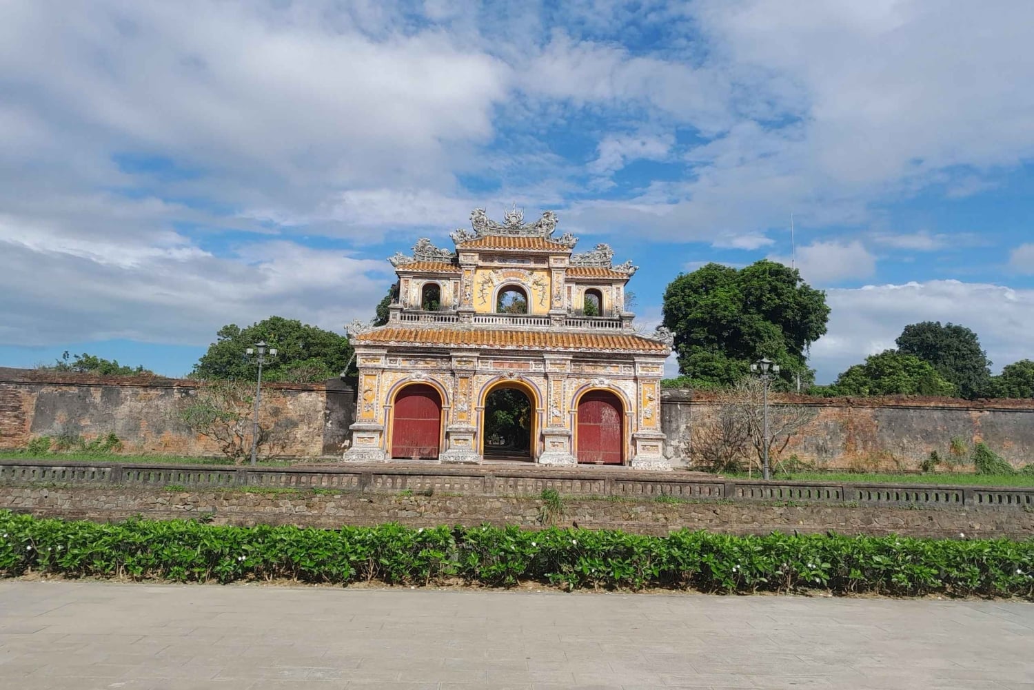 Von Da Nang aus: Tagestour nach Hue mit privatem Autotransfer