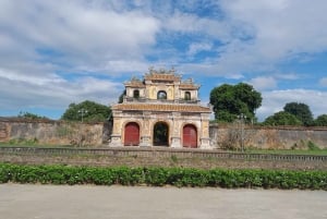 Von Da Nang aus: Tagestour nach Hue mit privatem Autotransfer