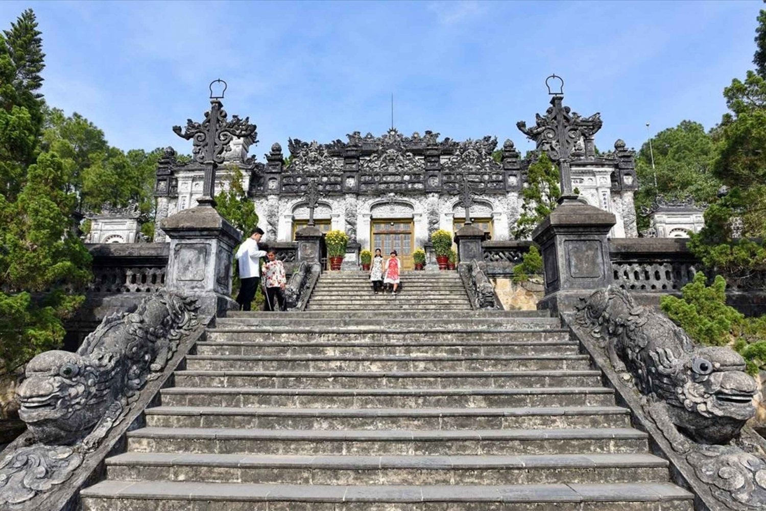 From Da Nang: Hue Imperial City Private Tour with Lunch