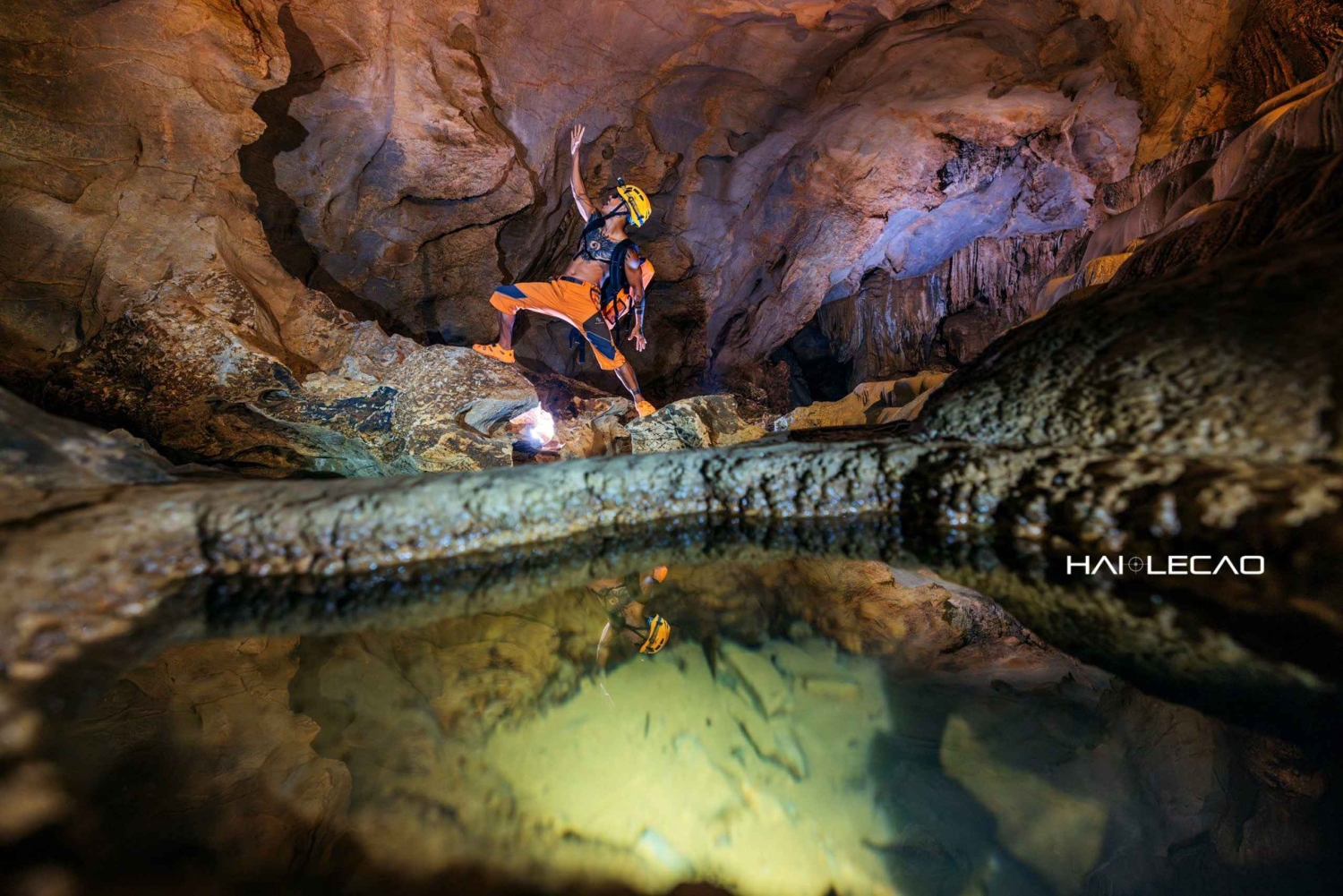 ハノイ発：チャロイ洞窟探検と夜行列車宿泊プラン