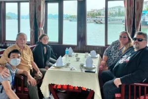 Do porto de cruzeiros de Halong: Passeio de barco de 4 horas pela Baía de Ha Long