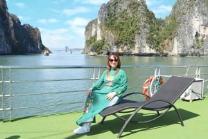 Do porto de cruzeiros de Halong: Passeio de barco de 4 horas pela Baía de Ha Long