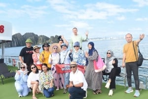Do porto de cruzeiros de Halong: Passeio de barco de 4 horas pela Baía de Ha Long
