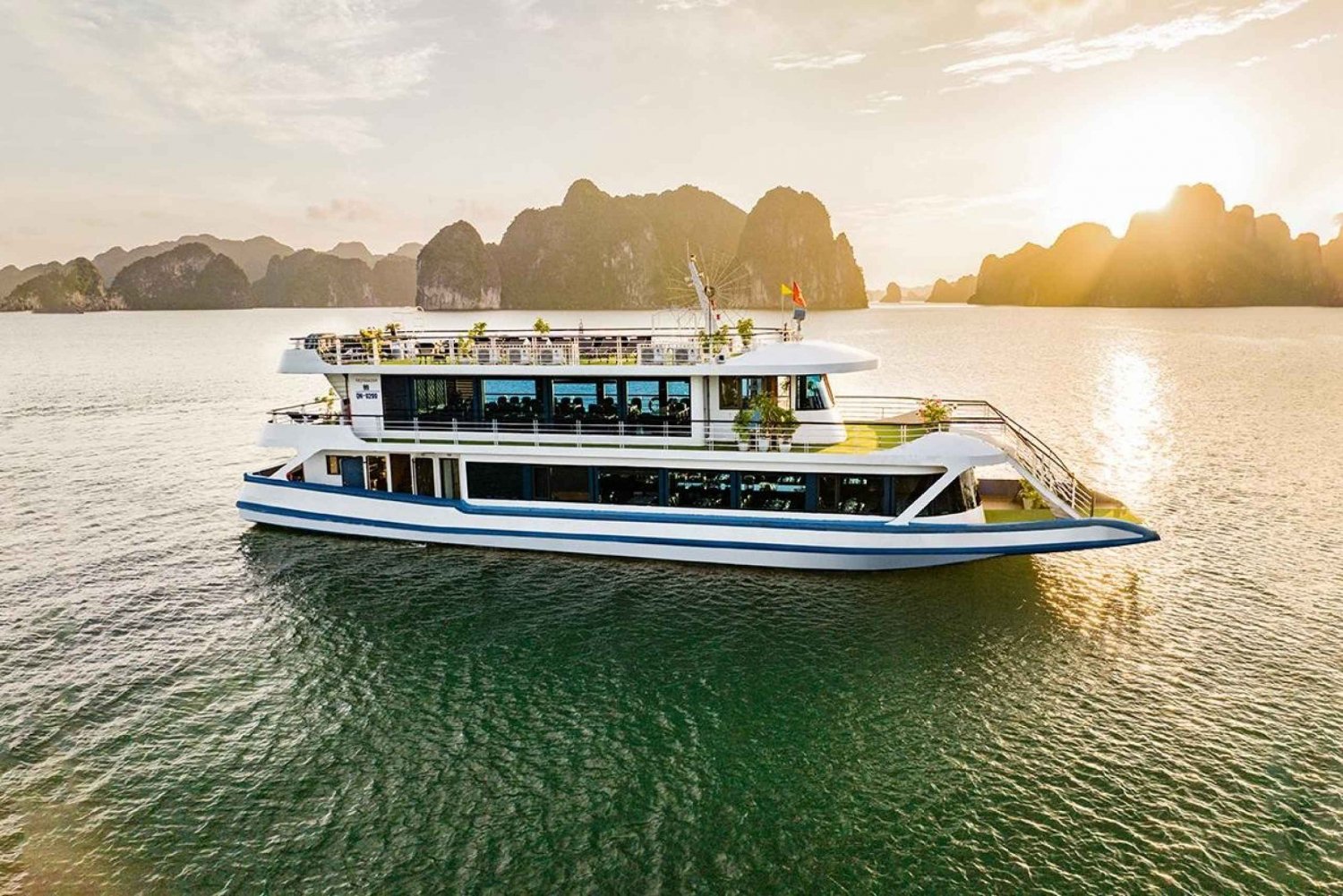 From Hanoi: 1 day Halong Bay Cruise Tour with Limousine Bus