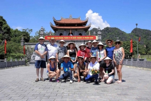 Depuis Hanoi : 1 journée en voiture privée pour le village de l'encens et Ninh Binh