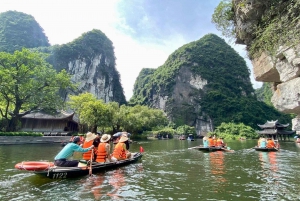 Depuis Hanoi : 1 journée en voiture privée pour le village de l'encens et Ninh Binh