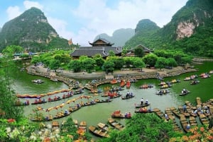 Depuis Hanoi : 1 journée en voiture privée pour le village de l'encens et Ninh Binh