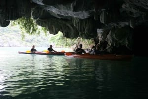 From Hanoi: 2-Day Bai Tu Long Bay Cruise with Kayaking