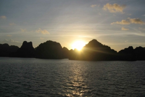 From Hanoi:2-Day Bai Tu Long Bay Cruise with Meals, Kayaking