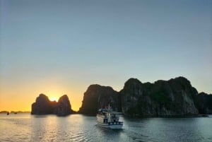 Z Hanoi: 2-dniowy luksusowy rejs po zatoce Bai Tu Long z jacuzzi