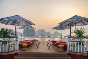 From Hanoi: 2-Day Bai Tu Long Bay Luxury Cruise with Jacuzzi