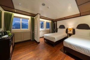 From Hanoi: 2-Day Bai Tu Long Bay Luxury Cruise with Jacuzzi