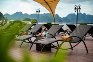 Au départ de Hanoi : excursion de 2 jours en croisière avec balcon et baignoire privés