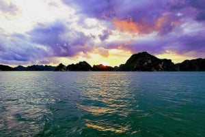 From Hanoi: 2-Day Ha Long Bay Cruise and Surprise Cave Kayak