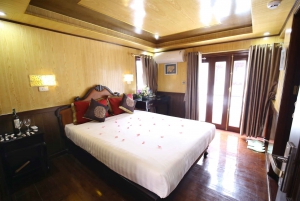 From Hanoi: 2-Day Ha Long Bay Cruise with Activities