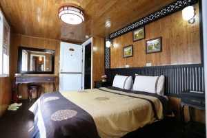 From Hanoi: 2-Day Ha Long Bay Cruise with Activities