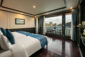 Desde Hanói: Crucero de 2 días por la bahía de Ha Long Lan 5 estrellas y balcón