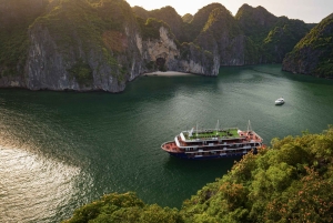 Fra Hanoi: 2-dagers Halong- og Lan Ha-bukten La Pandora-cruise