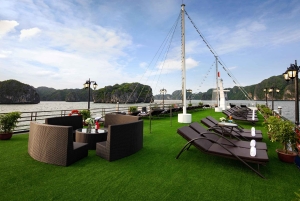 Fra Hanoi: 2-dagers Halong- og Lan Ha-bukten La Pandora-cruise