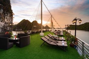 Fra Hanoi: 2-dagers Halong- og Lan Ha-bukten La Pandora-cruise