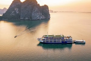 Desde Hanói: Crucero de 2 días por la Bahía de Halong con comidas