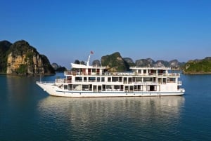 A partir de Hanói: Cruzeiro Halong Sapphire de 2 dias com cabine com varanda