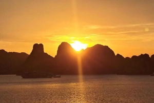 From Hanoi: 2-Day Lan Ha Bay 5-Star Cruise with Balcony