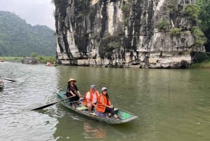 Från Hanoi: 2-dagars Ninh Binh-tur med boende och måltider