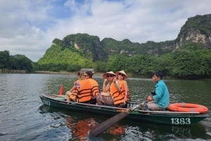 Från Hanoi: 2-dagars Ninh Binh-tur med boende och måltider