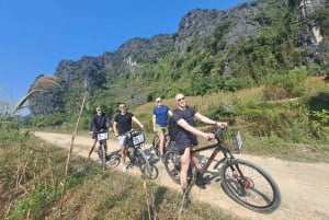 Från Hanoi: 2-dagars Ninh Binh-tur med boende och måltider