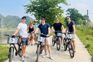 Ab Hanoi: 2-tägige Ninh Binh Tour mit Unterkunft und Verpflegung