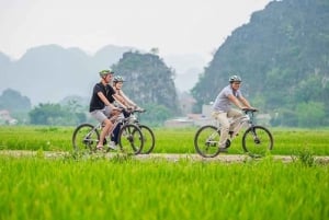 Da Hanoi: Tour di 2 giorni a Ninh Binh con crociera nella Baia di Ha Long