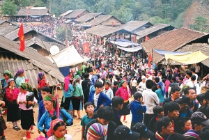 Von Hanoi aus: 2-tägige Sapa und Bac Ha Markt Tour